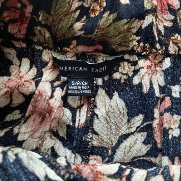American Eagle Floral Pant - Picture 3 of 4